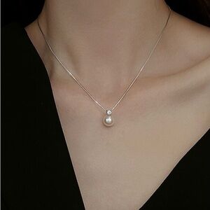 Silver Necklace with real Pearl Pendant